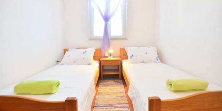 3-bedroom Brač Supetar with kitchen for 6 persons