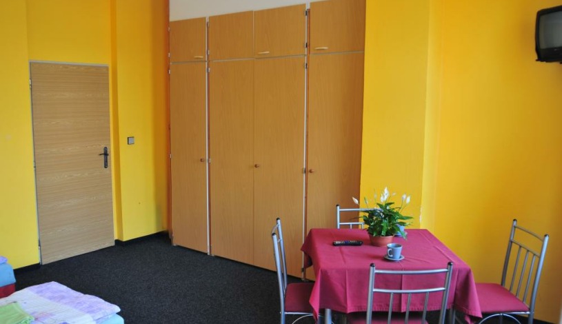 Oáza Resort I. Praha - Pokój 1-osobowy ze wspólną łazienką, Pokój 4-osobowy ze wspólną łazienką
