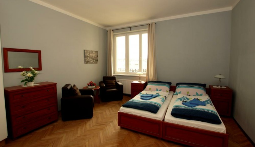 Apartment Kaiser, Národní třída 17 Praha - Apartman 6. patro se 3 ložnicemi a balkonem