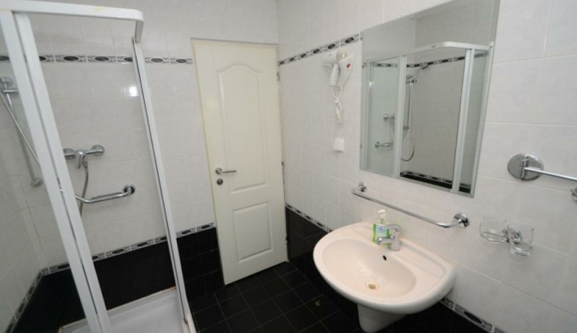 HOTEL AURA PRAHA design & garden wellness pool Praha