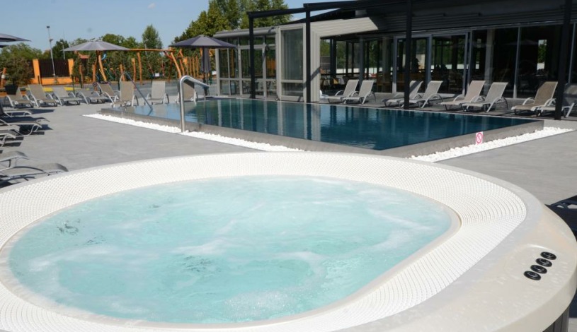 HOTEL AURA PRAHA design & garden wellness pool Praha