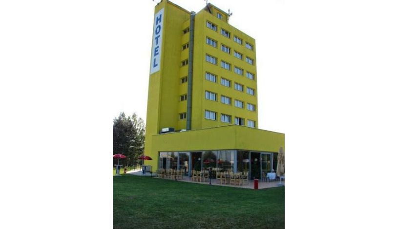 HOTEL AURA PRAHA design & garden wellness pool Praha