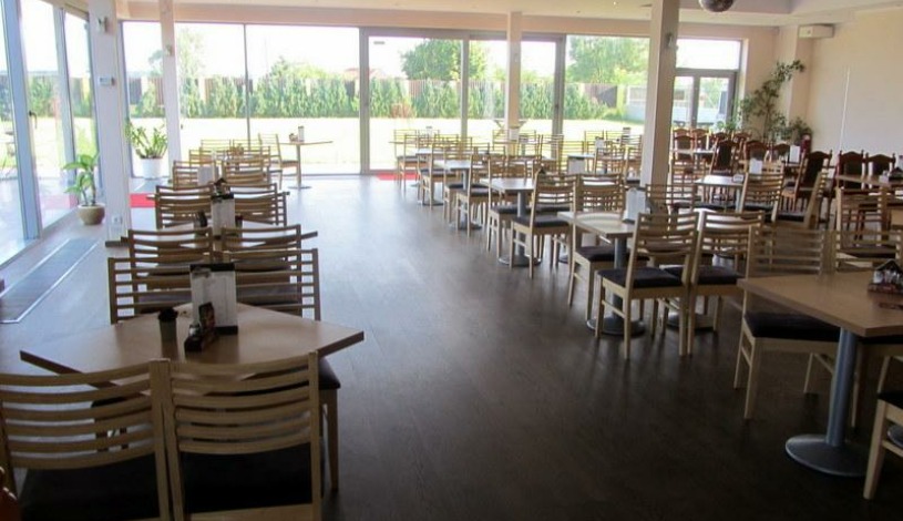 HOTEL AURA PRAHA design & garden wellness pool Praha