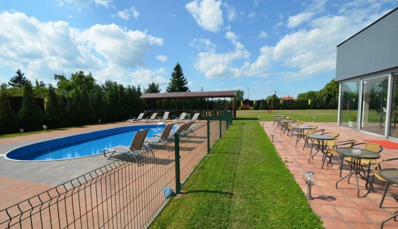 HOTEL AURA PRAHA design & garden wellness pool Praha