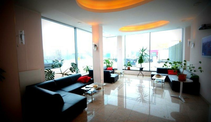 HOTEL AURA PRAHA design & garden wellness pool Praha