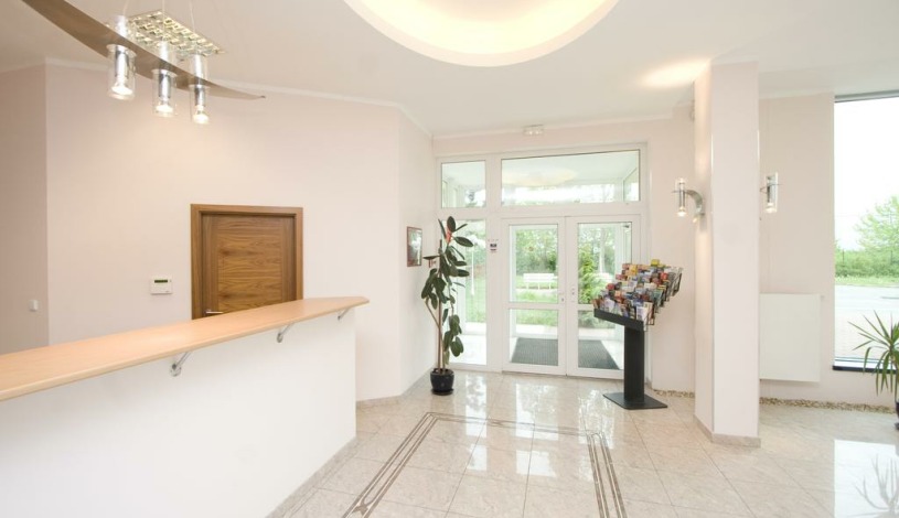 HOTEL AURA PRAHA design & garden wellness pool Praha