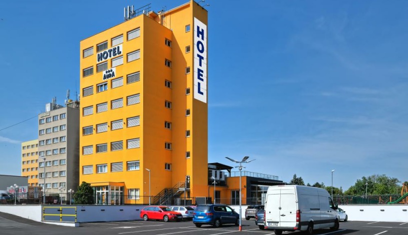 HOTEL AURA PRAHA design & garden wellness pool Praha