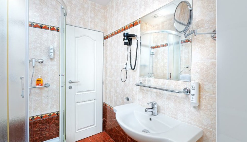 HOTEL AURA PRAHA design & garden wellness pool Praha