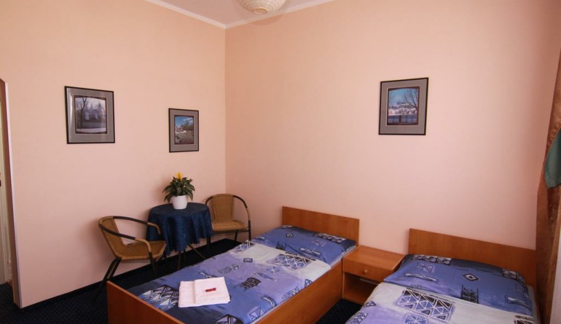 HOTEL AURA PRAHA design & garden wellness pool Praha