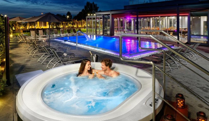 HOTEL AURA PRAHA design & garden wellness pool Praha