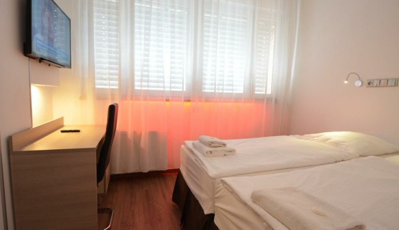 HOTEL AURA PRAHA design & garden wellness pool Praha - Pokój 4-osobowy