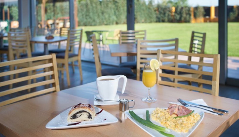 HOTEL AURA PRAHA design & garden wellness pool Praha