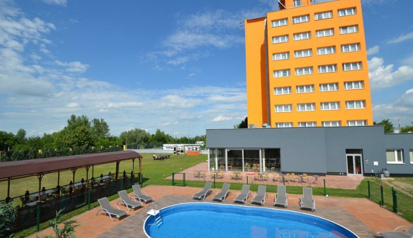 HOTEL AURA PRAHA design & garden wellness pool Praha