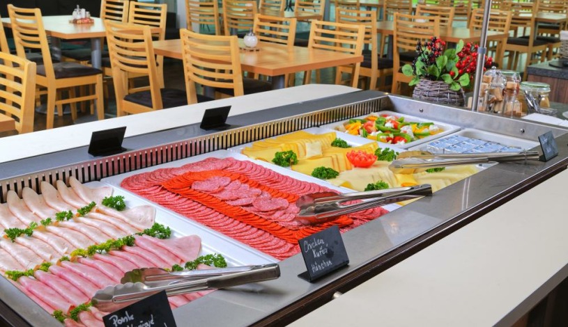 HOTEL AURA PRAHA design & garden wellness pool Praha