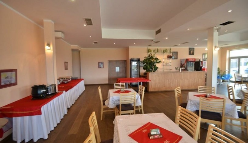 HOTEL AURA PRAHA design & garden wellness pool Praha