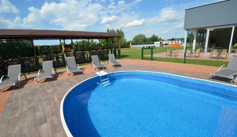 HOTEL AURA PRAHA design & garden wellness pool Praha