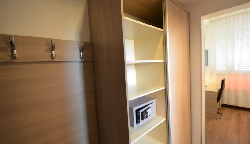 HOTEL AURA PRAHA design & garden wellness pool Praha