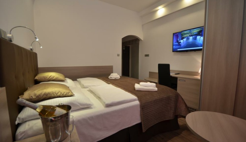 HOTEL AURA PRAHA design & garden wellness pool Praha - Pokój 2-osobowy, Pokój 4-osobowy, Pokój 1-osobowy