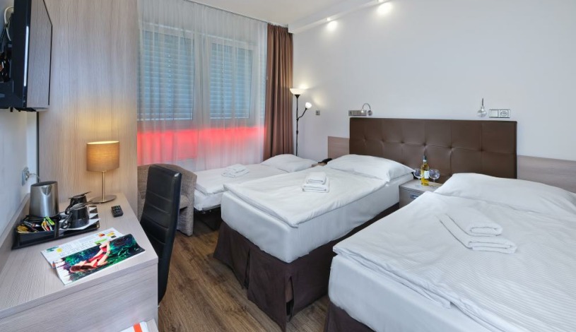 HOTEL AURA PRAHA design & garden wellness pool Praha