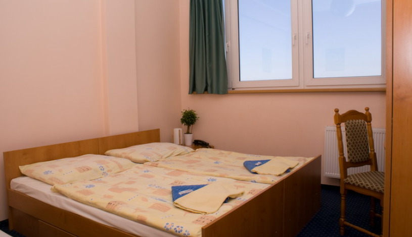 HOTEL AURA PRAHA design & garden wellness pool Praha