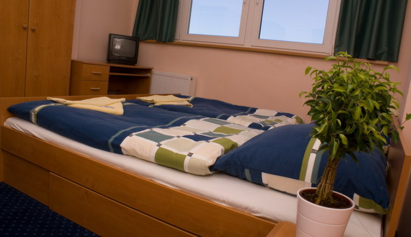 HOTEL AURA PRAHA design & garden wellness pool Praha