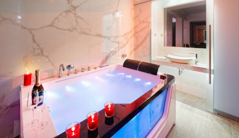 HOTEL AURA PRAHA design & garden wellness pool Praha