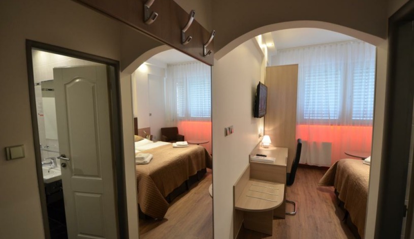 HOTEL AURA PRAHA design & garden wellness pool Praha