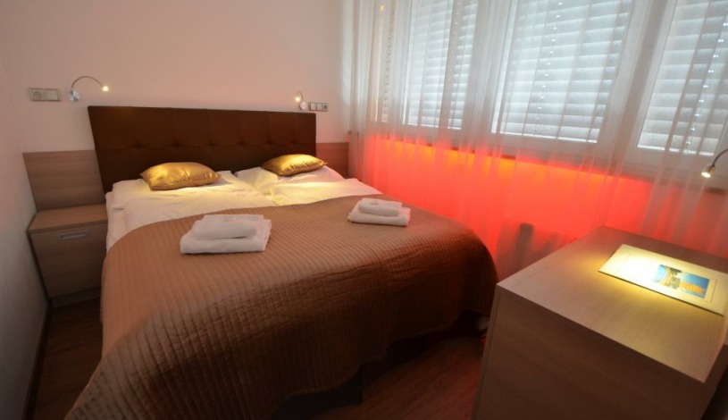 HOTEL AURA PRAHA design & garden wellness pool Praha