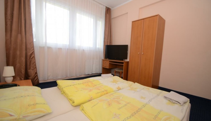 HOTEL AURA PRAHA design & garden wellness pool Praha