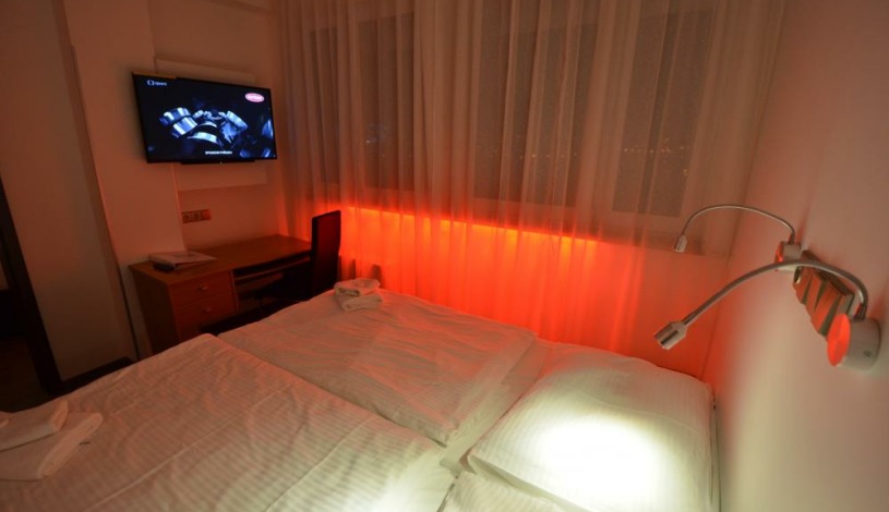 HOTEL AURA PRAHA design & garden wellness pool Praha