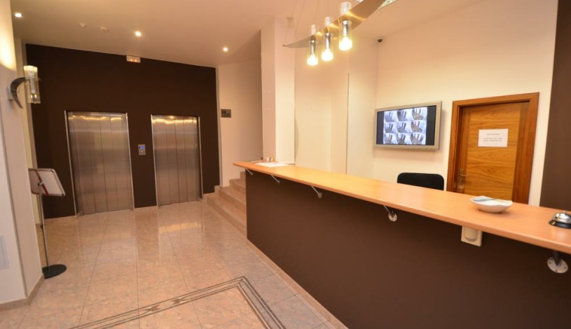 HOTEL AURA PRAHA design & garden wellness pool Praha