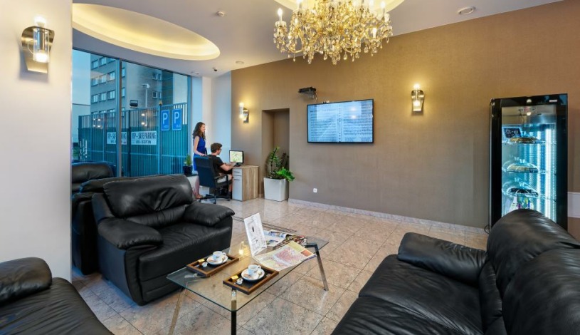 HOTEL AURA PRAHA design & garden wellness pool Praha