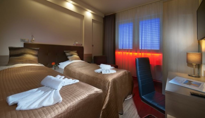 HOTEL AURA PRAHA design & garden wellness pool Praha