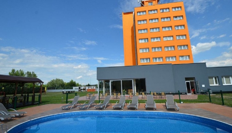 HOTEL AURA PRAHA design & garden wellness pool Praha