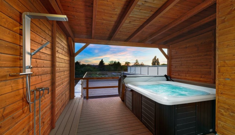 HOTEL AURA PRAHA design & garden wellness pool Praha