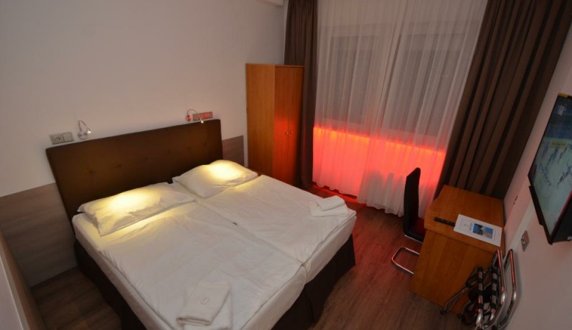 HOTEL AURA PRAHA design & garden wellness pool Praha - Pokój 2-osobowy, Pokój 3-osobowy, Pokój 4-osobowy, Pokój 1-osobowy