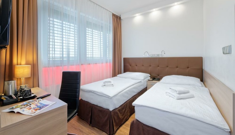 HOTEL AURA PRAHA design & garden wellness pool Praha