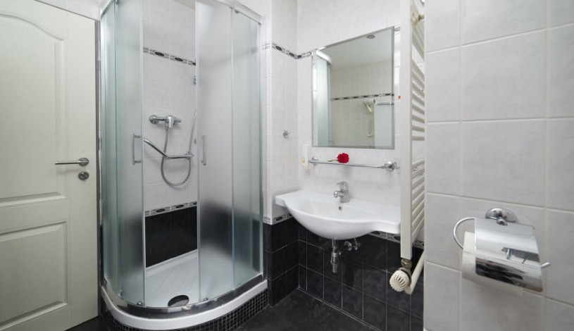 HOTEL AURA PRAHA design & garden wellness pool Praha