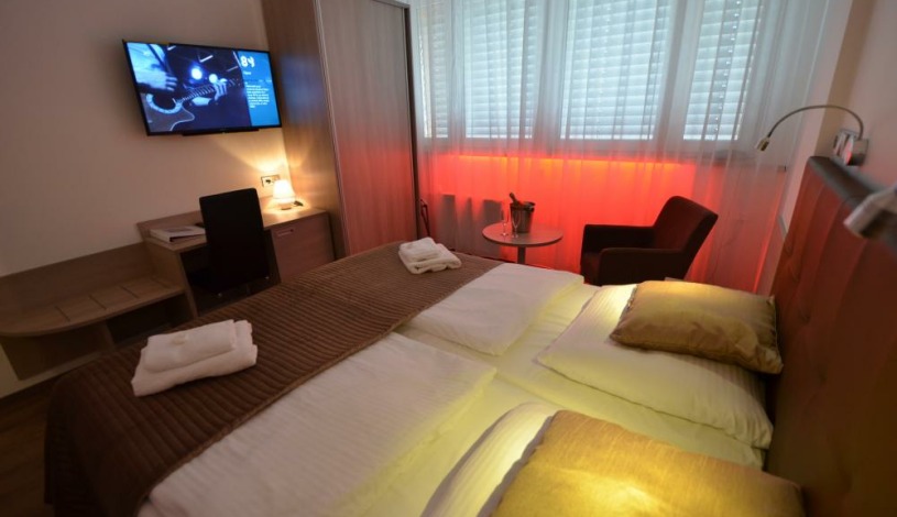 HOTEL AURA PRAHA design & garden wellness pool Praha - Pokój 4-osobowy