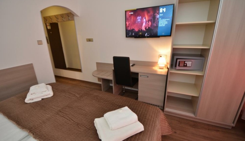 HOTEL AURA PRAHA design & garden wellness pool Praha