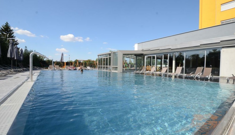 HOTEL AURA PRAHA design & garden wellness pool Praha