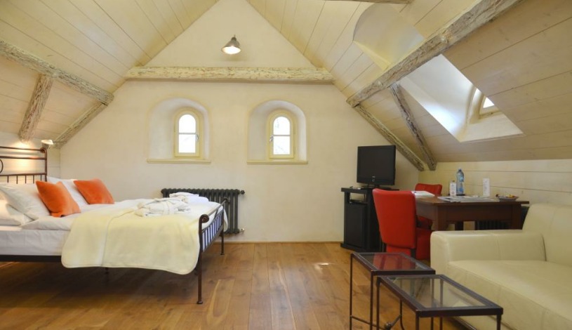 BELLEVUE HOTEL BENEŠOV Benešov