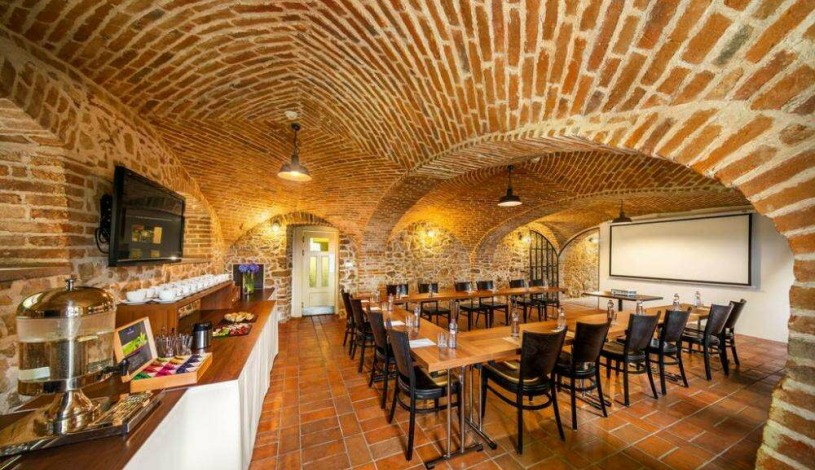 BELLEVUE HOTEL BENEŠOV Benešov