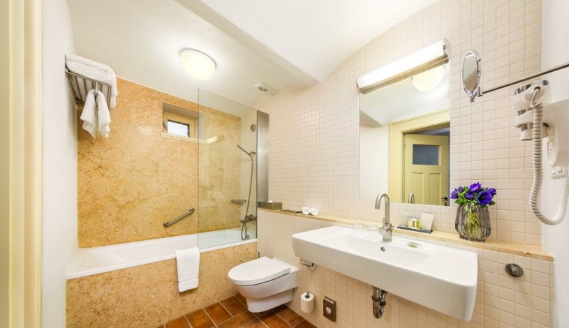 BELLEVUE HOTEL BENEŠOV Benešov