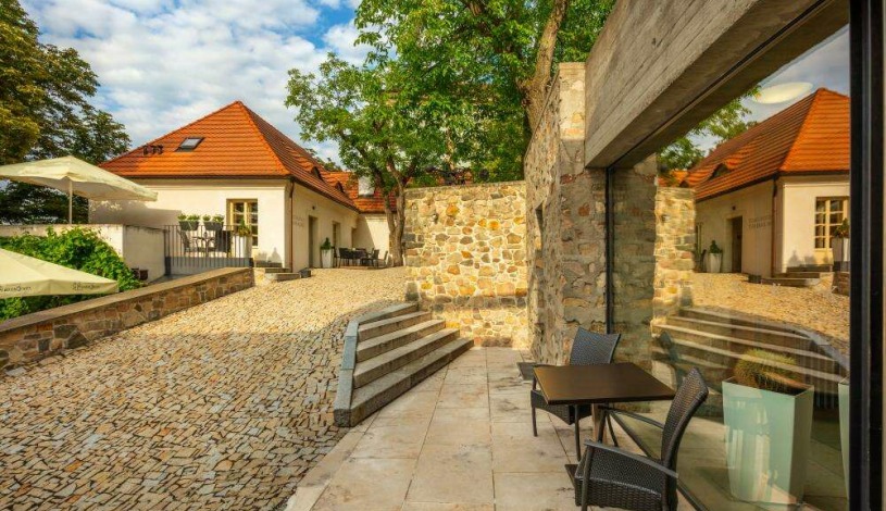 BELLEVUE HOTEL BENEŠOV Benešov