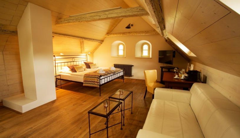 BELLEVUE HOTEL BENEŠOV Benešov