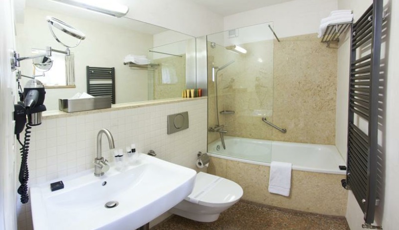 BELLEVUE HOTEL BENEŠOV Benešov