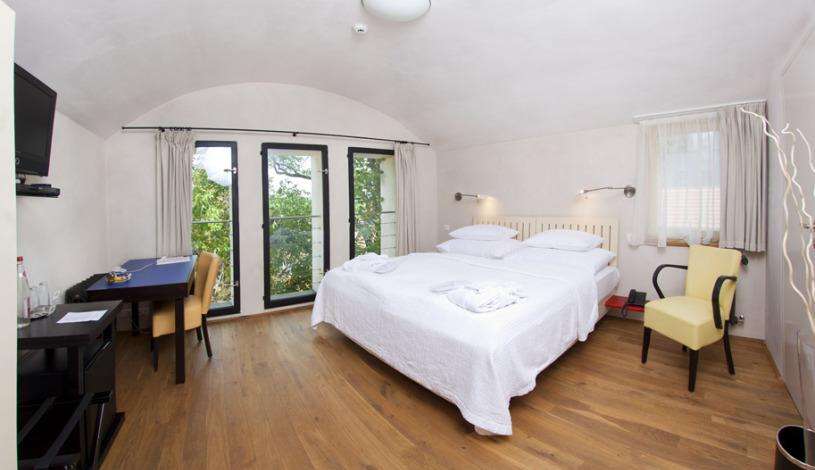 BELLEVUE HOTEL BENEŠOV Benešov