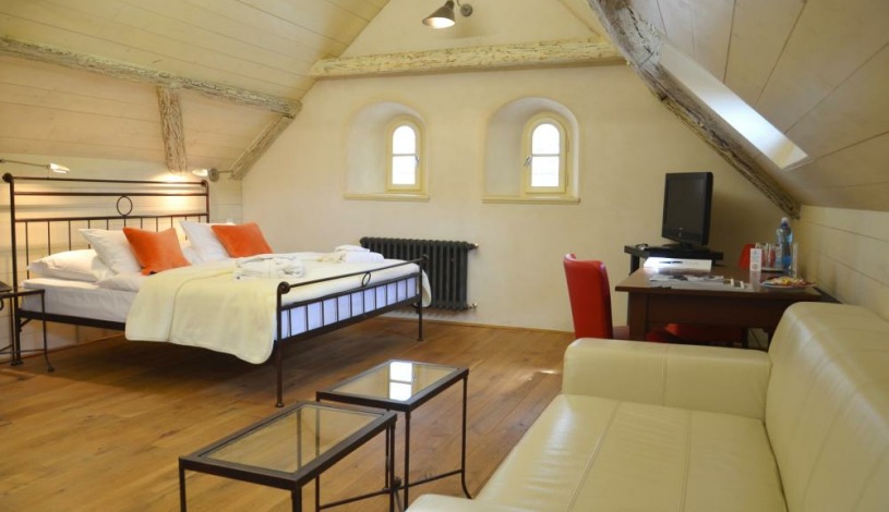 BELLEVUE HOTEL BENEŠOV Benešov