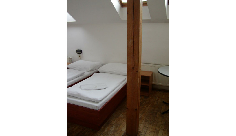 BETA PENSION Praha - Čtyřlůžkový pokoj s vlastním sociálním zařízením
